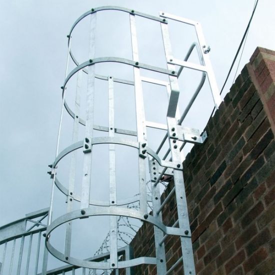 Fixed vertical ladder 2400mm to 2700mm
